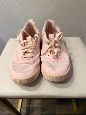 Women’s Pink Ultrarange Vans